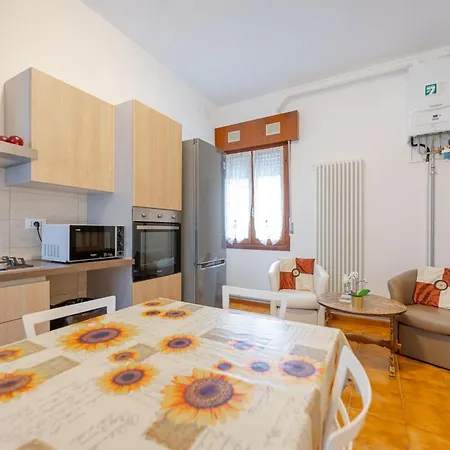 Tatiana Flat - 10 Minutes To - Mestre Train Station - Free Parking Apartman
