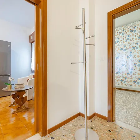 Tatiana Flat - 10 Minutes To - Mestre Train Station - Free Parking Velence