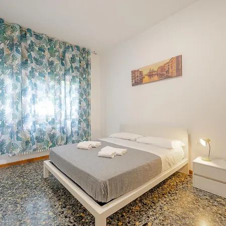 Tatiana Flat - 10 Minutes To - Mestre Train Station - Free Parking * Velence
