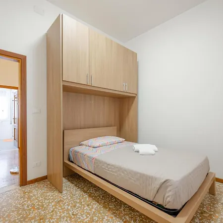 Apartment Tatiana Flat - 10 Minutes To - Mestre Train Station - Free Parking