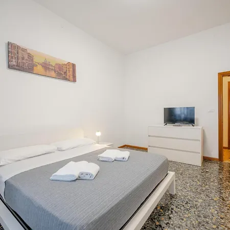 Tatiana Flat - 10 Minutes To - Mestre Train Station - Free Parking * ヴェネツィア