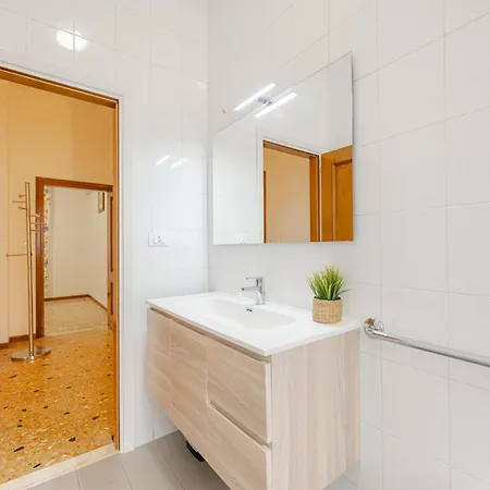 Tatiana Flat - 10 Minutes To - Mestre Train Station - Free Parking ヴェネツィア