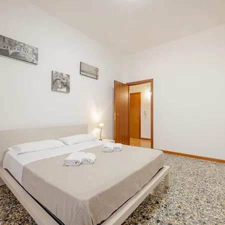 アパート Tatiana Flat - 10 Minutes To - Mestre Train Station - Free Parking *