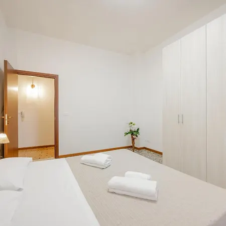 Tatiana Flat - 10 Minutes To - Mestre Train Station - Free Parking アパート ヴェネツィア